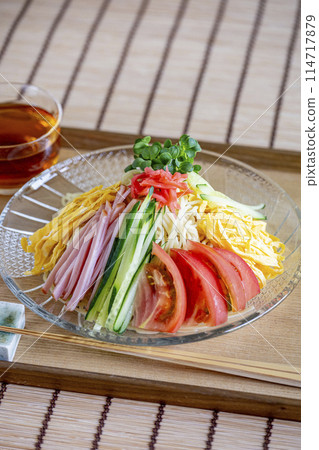 Delicious cold Chinese noodles on a hot day 114717879