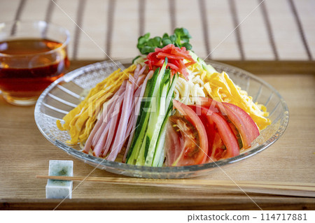 大熱天的美味冷中國麵條 114717881