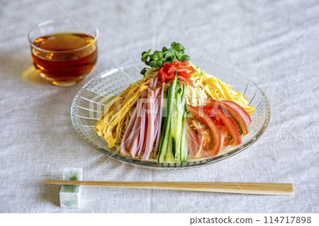 Delicious cold Chinese noodles on a hot day 114717898