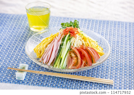 Delicious cold Chinese noodles on a hot day Delicious cold Chinese noodles on a hot day 114717932