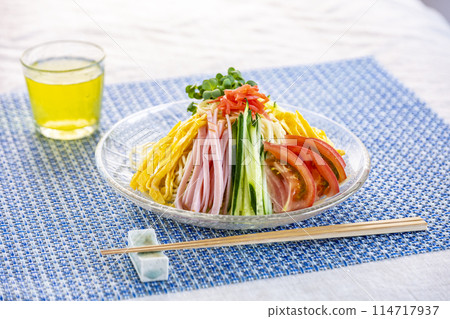 大熱天的美味冷中國麵條 大熱天的美味冷中國麵條 114717937