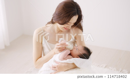 Mother feeding baby Mother feeding baby 114718402