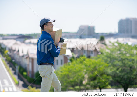 Delivery man male Delivery man male 114718468
