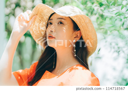 投入在草帽的少婦 114718567
