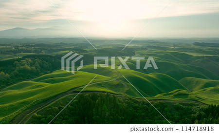 空中無人機拍攝旭日昇起的壯麗景觀 空中無人機拍攝旭日昇起的壯麗景觀 114718918