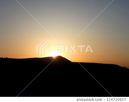 Waiting for the sunrise at Fujishichi Onsen 114720937