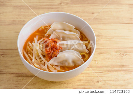 Kimchi dumpling ramen Kimchi dumpling ramen 114723163