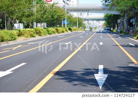 roadway roadway 114724127