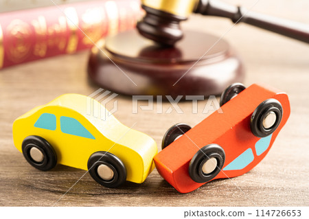 Hammer gavel judge with car vehicle accident, insurance coverage claim lawsuit court case. 114726653