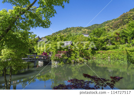 Kyoto Eikando Bentensha surrounded by fresh greenery 114727517