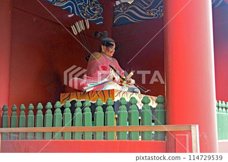 Statues at the tower gate of Shizuoka Sengen Shrine [Shizuoka City, Shizuoka Prefecture] 114729539