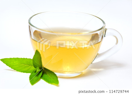 Glass transparent cup with tea and green mint leaf 114729744