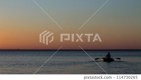 Man with the oars on the water in the sea 114730265
