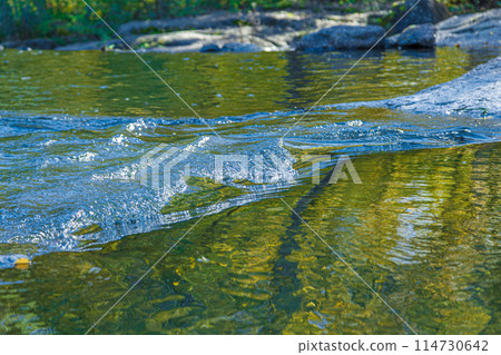 flow of water and spray from a stone 114730642