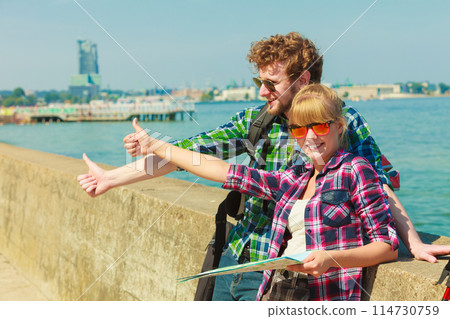 couple backpacker with map by seaside hitchhiking 114730759