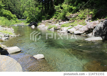 Jabui山谷中緩緩流淌的香魚河 Jabui山谷中緩緩流淌的香魚河 114731331