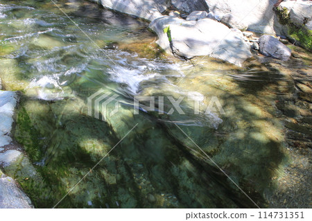 The clear flowing Ayu River in the Jabami Valley 114731351
