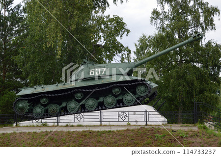 Old tank IS-3. 114733237