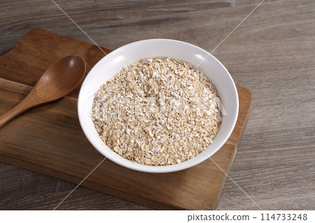 Oatmeal served on a white plate 114733248