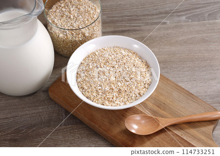 Oatmeal served on a white plate 114733251