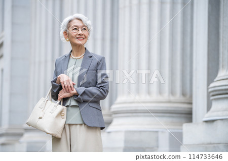 白髮老婦 114733646