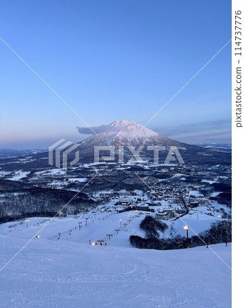 Beautiful Mt. Yotei as seen from Tokyu Grand Hirafu Ski Resort 114737776