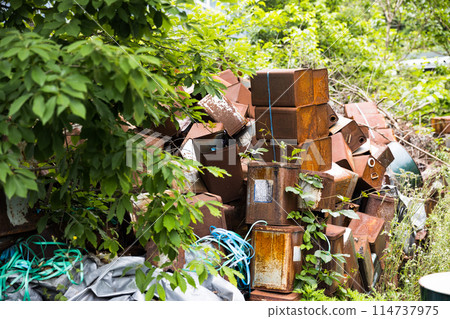 Industrial waste storage 114737975