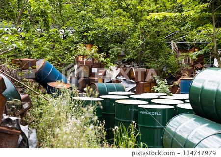 Industrial waste storage 114737979
