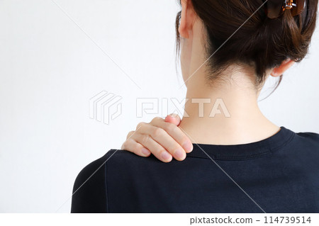 A woman with shoulder stiffness A woman with shoulder stiffness 114739514
