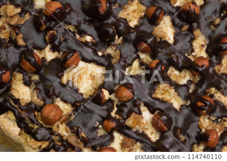 Cake with hazelnuts and chocolate - texture 114740110
