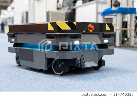 Mobile robot for transporting a box in a warehouse Mobile robot for transporting a box in a warehouse 114740325