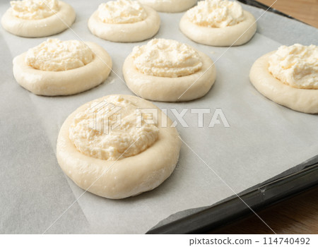 ring of dough with quark in the middle. baking at home, Ball dough with cottage cheese 114740492