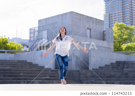 Woman dancing on stage Woman dancing on stage 114743213