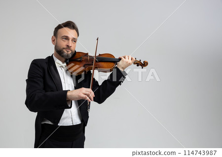 Bearded man passionate violin player at classical music performance Bearded man passionate violin player at classical music performance 114743987