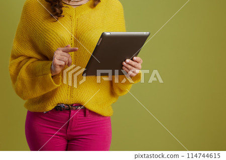 Closeup on healthy woman isolated on green 114744615
