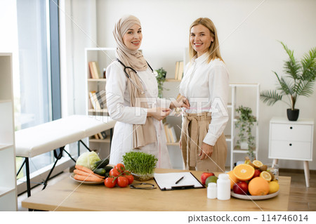 Efficient dietitian calculating body mass index for assessing healthy weight. Efficient dietitian calculating body mass index for assessing healthy weight. 114746014