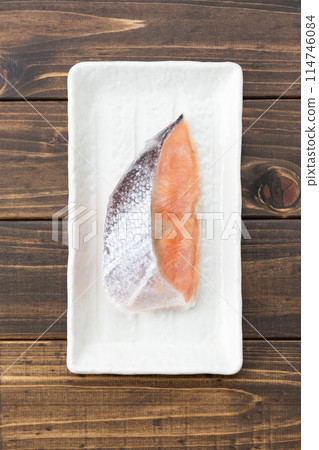 Frozen salmon on wood background Frozen salmon on wood background 114746084