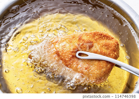 Tonkatsu cooking, fried food Tonkatsu cooking, fried food 114746398