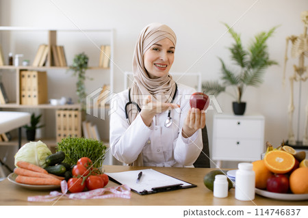 Muslim nutritionist including clients preferences about fruits into meal plan. Muslim nutritionist including clients preferences about fruits into meal plan. 114746837