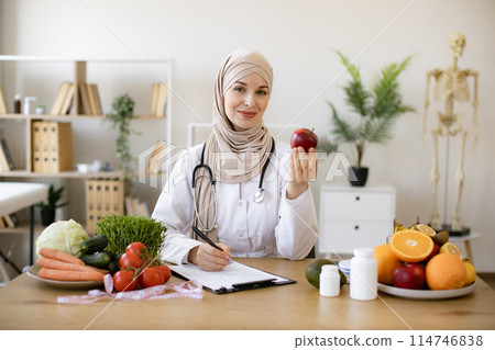 Muslim nutritionist including clients preferences about fruits into meal plan. Muslim nutritionist including clients preferences about fruits into meal plan. 114746838