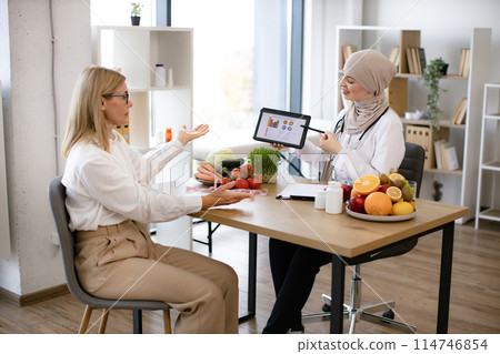 Arab doctor makes treatment plan for gastrointestinal tract in modern clinic. Arab doctor makes treatment plan for gastrointestinal tract in modern clinic. 114746854