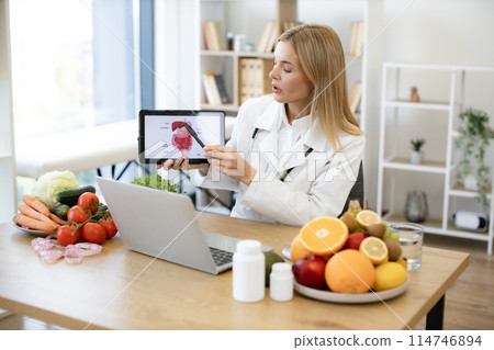 Nutritionist talks about the treatment of gastrointestinal tract 114746894