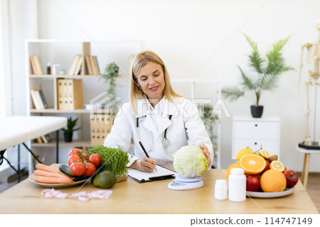 Concept of weight loss and treatment of gastrointestinal tract. 114747149