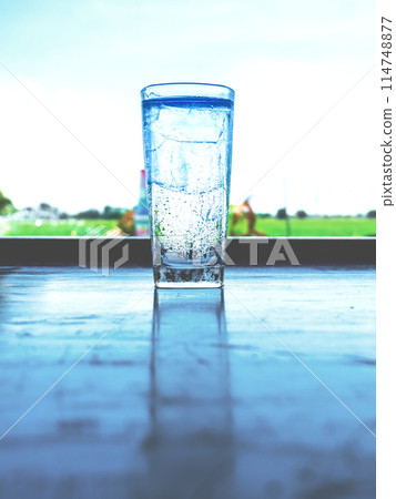 The ice glass was filled with steam and reflected on the table. The ice glass was filled with steam and reflected on the table. 114748877