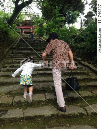 Grandma and grandson 114749297