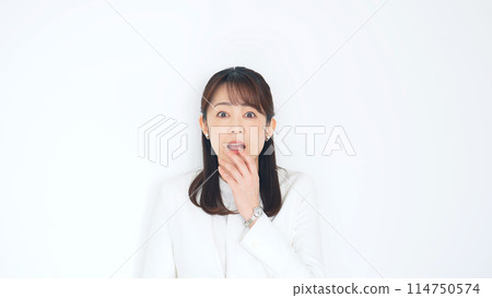 驚訝的中年婦女 114750574