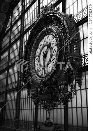 Musee d'orsay clock 114750899