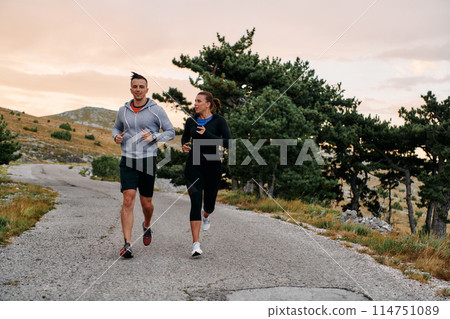 A Couple's Energizing Morning Run in the Mountains 114751089