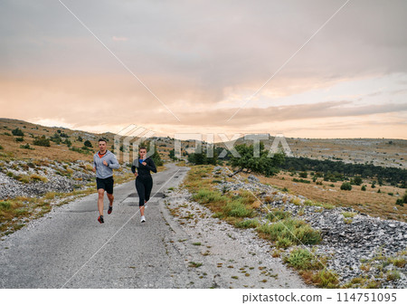 A Couple's Energizing Morning Run in the Mountains 114751095