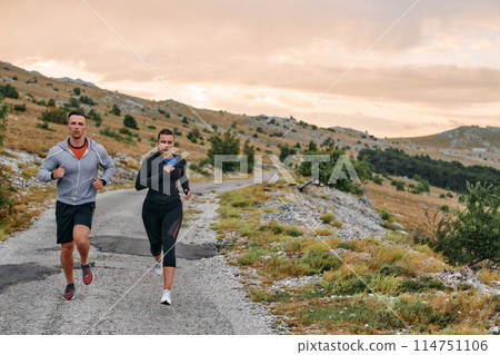 A Couple's Energizing Morning Run in the Mountains 114751106